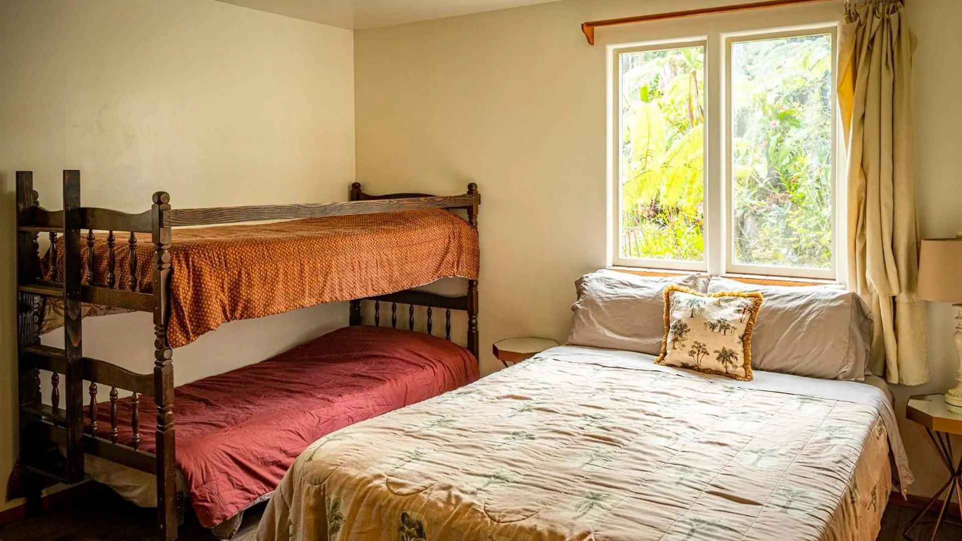 Volcano Inn Bed N Breakfast Lodge